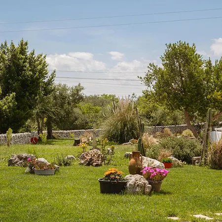 بيت للعطل Trullo Elce 11 *