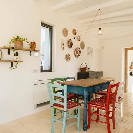 بيت للعطل Trullo Elce 11 *